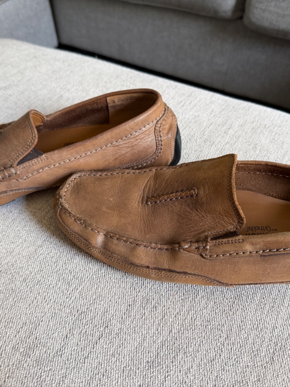 Clarks Men’s Tan Leather Slip-On Loafers - Picture 3 of 6